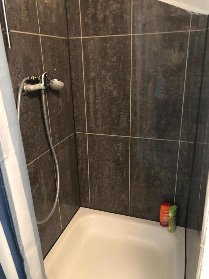 Bescheidene Untergeschoss Wohnung In Guter Lage. 쾰른 외부 사진